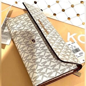 NWT 💛Michael Kors Vanilla LG trifold signature wallet Saffiano leather